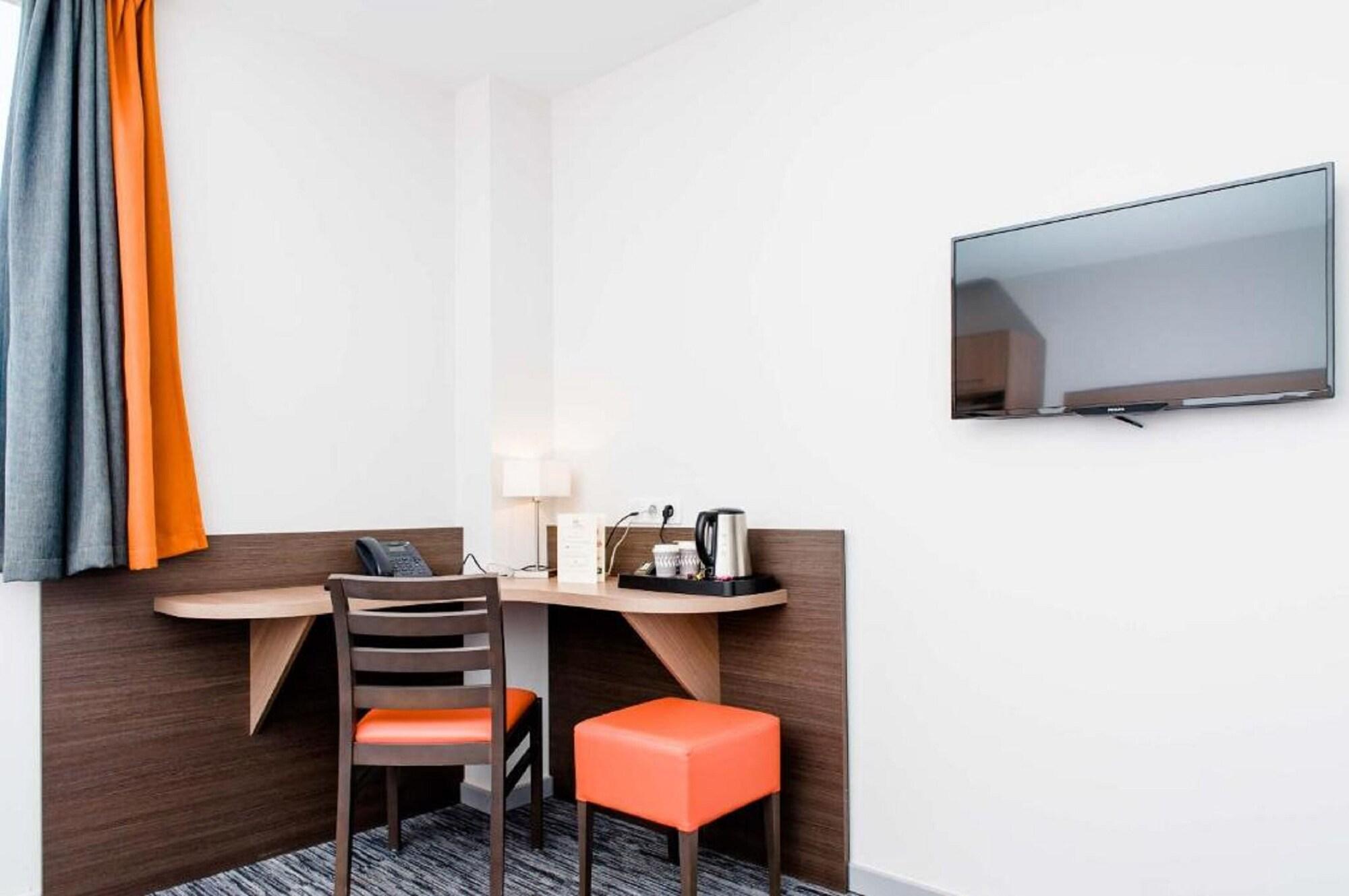 Dios Hotel Bruguieres Экстерьер фото