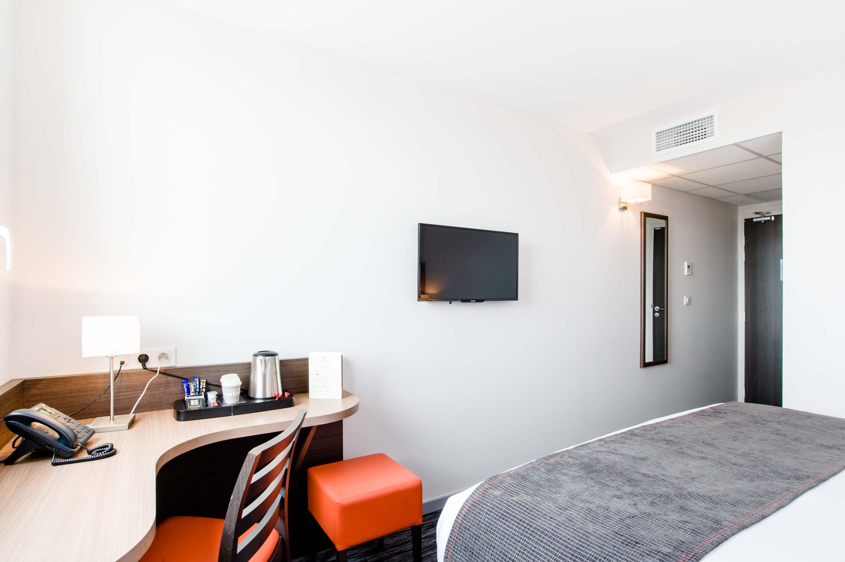 Dios Hotel Bruguieres Экстерьер фото